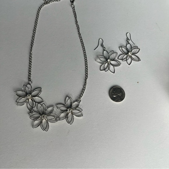 Matching Rhinestone Flower Necklace and Earrinngs. Silver - Picture 6 of 7